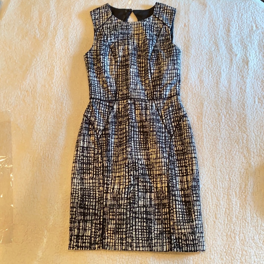 H and M Size 6 Black and White Pattern Dress